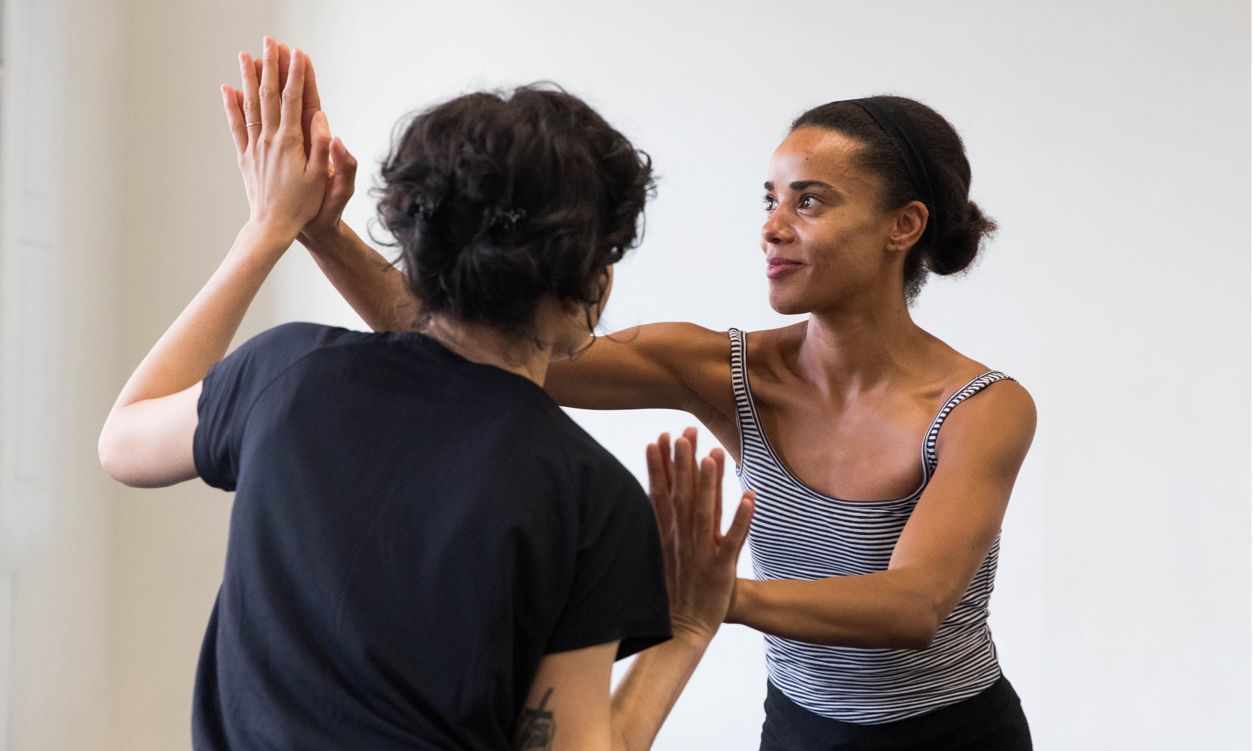 AULAS LIVRES DE DANÇA CONTEMPORÂNEA
